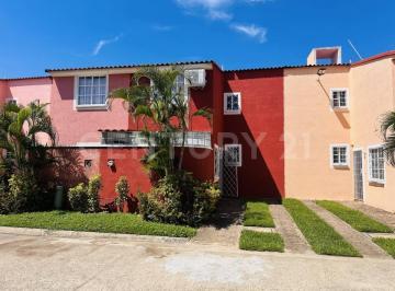 Casa · 101m² · 3 Recámaras · 1 Estacionamiento · Casa de 3 Recámaras en Fraccionamiento Las Gaviotas | Llano Largo, Acapulco