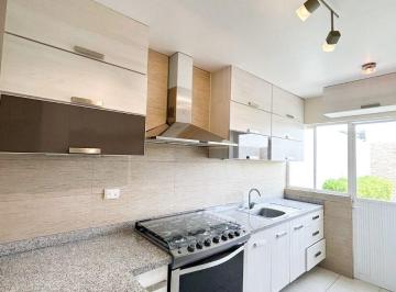 Casa de 4 habitaciones, Querétaro · Se Renta Casa en Residencial El Refugio, con Opcion a 4a Recamara Planta Baja