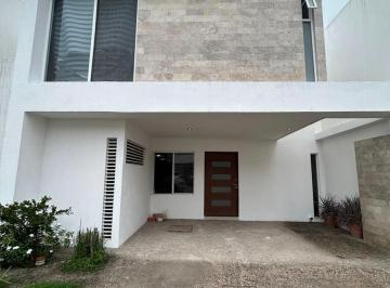 Casa · 185m² · 4 Recámaras · 2 Estacionamientos · Casa en Renta Las Fuentes