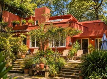 Casa de 4 habitaciones, Cuernavaca · Casa con Amplio Terreno en Venta en Cuernavaca