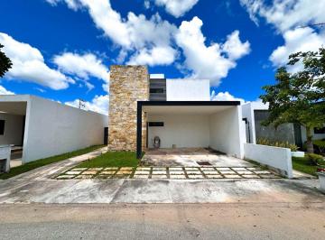 Casa en condominio de 3 habitaciones, Conkal · En Venta Casa con Recámara en Planta Baja en Privada Lunare