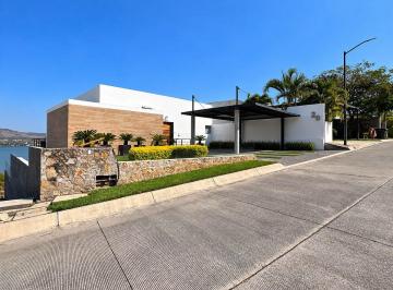 cfedd62d19ec3897611b9f1b35e2f1139c5f900c50ed1010780cf9298064f501 · Casa Equipada con Energía Solar // Tequesquitengo