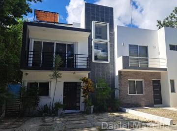Casa · 198m² · 4 Recámaras · 2 Estacionamientos · Casa en Venta en Puerto Morelos, Aldea Ha Residencial, 198 m² de Construcción
