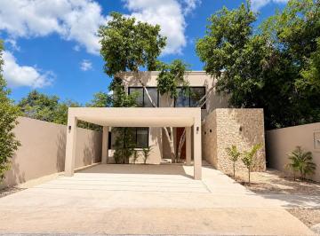 Casa en condominio en Renta de 4 habitaciones Santa María Yaxché · En Renta Casa de Lujo de 4 Recamaras y Alberca en Privada Tamara Zona Country Merida, Yuc.