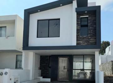 Casa · 145m² · 3 Recámaras · 2 Estacionamientos · Casa en Venta Cañadas del Bosque Tres Marias