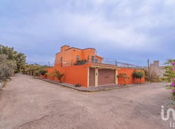 Casa · 284m² · 4 Recámaras · 5 Estacionamientos · Casa con Alberca, Jardín y Terraza Privada, Xochitepec, Morelos