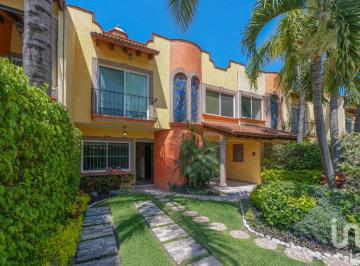 Casa · 118m² · 4 Recámaras · 2 Estacionamientos · Casa con Jacuzzi a 3 Minutos de La Autopista y El Centro de Xochitepec Morelos