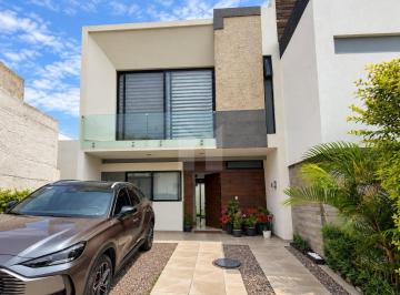 Casa de 3 habitaciones, Zapopan · Casa en Venta en Coto Madeiras | Valle Imperial, Zapopan