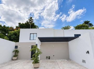 Casa · 240m² · 3 Recámaras · 3 Estacionamientos · Casa en Renta Las Cañadas Country Club, Zapopan