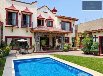 Casa · 469m² · 4 Recámaras · 3 Estacionamientos · Casa con Alberca en Venta Fracc. Real Tetela Cuernavaca