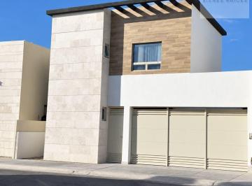 Casa · 308m² · 4 Recámaras · 3 Estacionamientos · Casa en Fraccionamiento La Escondida