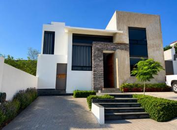 Casa de 4 habitaciones, Morelia · Residencia en Venta en Bosques de La Presa – Morelia