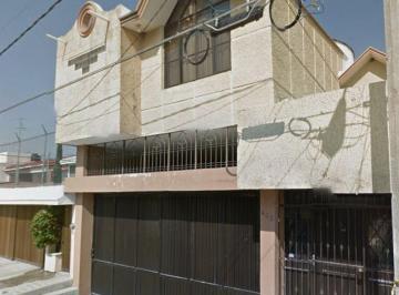 Casa de 4 habitaciones, Celaya · Hermosa Casa en Venta en Celaya Guanajuato en Una Excelente Zona de Alta Plusvalia!