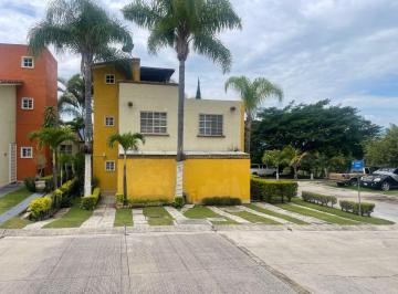 Casa en condominio de 2 habitaciones, Jocotepec · Casa en Venta o Renta con Alberca, Roof Top y Cisterna en El Chante