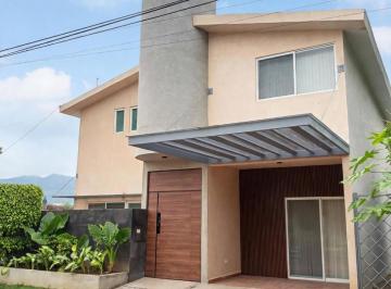 Fachada Principal · Casa con Alberca Propia en Vergeles de Oaxtepec – ¡Tu Refugio de Fin de Semana!