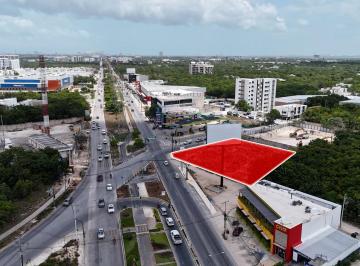 Terreno / Lote · 2500m² · Terreno de 2,500 m Sobre La Av Huayacan, Cancun
