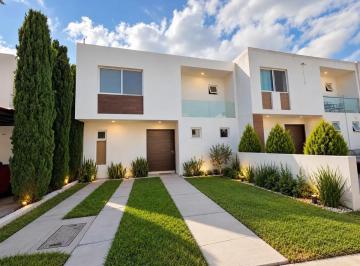 1 · Casa en Venta en Cañadas del Arroyo, Corregidora, Excelente Oportunidad