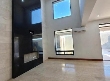 Casa · 370m² · 5 Recámaras · 2 Estacionamientos · Casa en Torreón