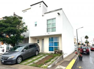 N/A · Casa de Dos Pisos Dentro de Condominio - Venta - en Zona de Píe de La Cuesta