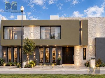 Casa · 198m² · 4 Recámaras · 2160 Estacionamientos · Casa en Venta en Jesús del Monte, Altozano