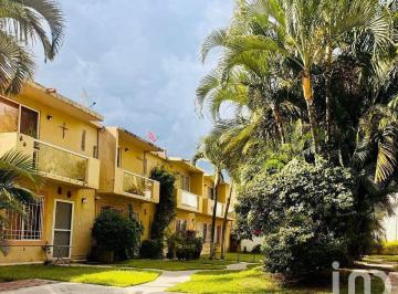 Casa · 91m² · 3 Recámaras · 1 Estacionamiento · Casa con Jardín y Amenidades en El Rinconada III en El Centro de Xochitepec Morelos