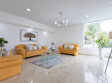 Casa · 840m² · 5 Recámaras · 6 Estacionamientos · Residencia con Alberca y Vista Panorámica en El Palomar