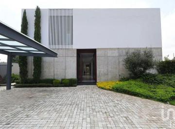 Casa · 550m² · 4 Recámaras · 4 Estacionamientos · Casa en Venta en La Mojonera, Zapopan, Jalisco.