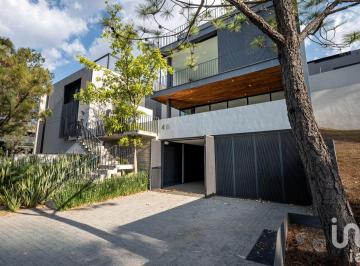 Casa · 665m² · 4 Recámaras · 6 Estacionamientos · Casa en Condominio en Venta en Vallarta Universidad, Zapopan, Jal