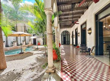 Villa · 720m² · 4 Recámaras · 2 Estacionamientos · Villa en Venta en El Primer Cuadro de La Ciudad de Mérida