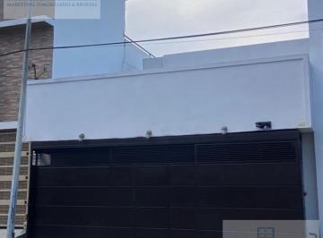 Casa · 112m² · 2 Recámaras · 2 Estacionamientos · Casa - Cumbres