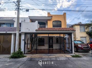 Casa de 3 habitaciones, Zapopan · Casa en Venta en Misión San Jerónimo