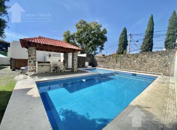 Casa · 182m² · 3 Recámaras · 2 Estacionamientos · Casa en Renta Amueblada en Lomas de Cortés Zona Norte de Cuernavaca con Jardín Privado