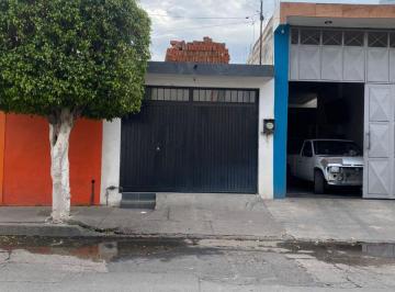 Casa de 2 habitaciones, León · Casa Comercial en Venta en Col San Miguel
