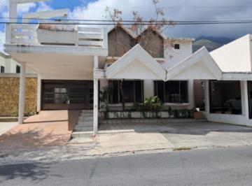 1 · Casa en Venta en Zona Residencial Cumbres 2o. Sector