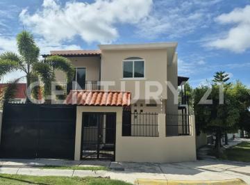 Casa · 230m² · 3 Recámaras · 2 Estacionamientos · Se Renta Casa en Rincón del Colibrí, Colima