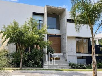 Casa de 4 habitaciones, Zapopan · Casa en Venta en Parque Virreyes | Zapopan