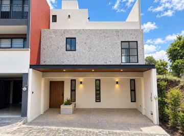 Casa de 4 habitaciones, Xalapa · Casa en Venta en Paseo de La Reina | 4 Recámaras, Roof Garden y Jacuzzi