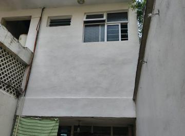 SE VENDE CASA DE DOS PISOS QUE CONSTA DE: SALA, COMEDOR, CUATRO RECÁMARAS, COC · Casa Muy Bien Ubicada, Iluminada, Ventilada con Mucho Potencial