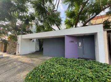 Casa · 260m² · 7 Recámaras · 2 Estacionamientos · Casa en Venta en Vallarta La Patria