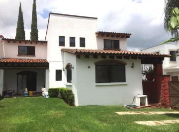 Casa · 180m² · 3 Recámaras · 2 Estacionamientos · Casa en Renta en Privada con Vigilancia. Ampliación Vista Hermosa