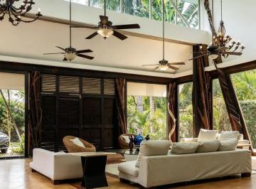 Casa · 588m² · 5 Recámaras · 5 Estacionamientos · Casa en Venta y Renta en Cancun, Colegios| Residencia Artistica con Gran Terreno