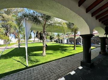 Casa · 1075m² · 5 Recámaras · 8 Estacionamientos · Casa en Venta en Jurica Querétaro
