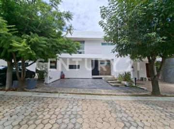 Casa · 191m² · 3 Recámaras · 2 Estacionamientos · Renta Casa en Cluster Cuernaca