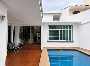 Casa de 4 habitaciones, Zapopan · Remate a Precio Catastro - Casa con Alberca en Bugambilias – 1ª Sección
