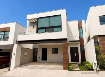 Casa · 218m² · 3 Recámaras · 2 Estacionamientos · Casa en Venta Totalmente Equipada en Valle de Cumbres Premier Sector Picacho - Garcia