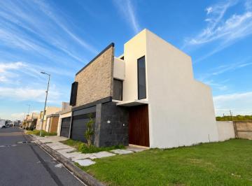 Casa de 4 habitaciones, Alvarado · Casa Amueblada en Renta o Venta en Lomas de La Rioja