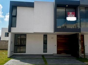 Casa de 4 habitaciones, Zapopan · Bonita Residencia en Venta en Coto con Alberca y Gym