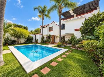 1 · Casa en Condominio con Alberca en Acapantzingo, a 10 Minutos del Centro Histórico de Cuernavaca