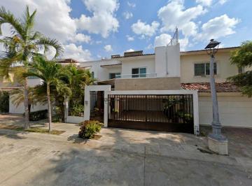 Casa de 4 habitaciones, Puerto Vallarta · Casa de 195 m² con 4 Recámaras en Venta en Fluvial Vallarta