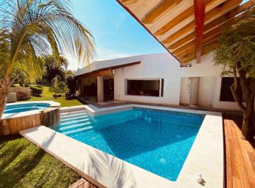 Casa de 4 habitaciones, Xochitepec · Renta/venta Casa en Condominio en Colinas de Santa Fé, Preciosa, Privados (Alberca, Jacuzzi y Jardin)